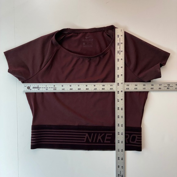 Nike Pro Dri-FIT Womens Medium Short Sleeve Crop Top Burgundy Maroon Training - Picture 4 of 4